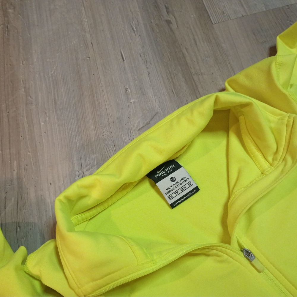 Nike Top - Picture 3 of 5